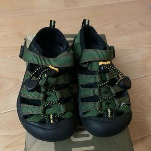 Kids (unisex) Keen sandals- like new